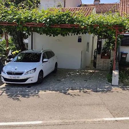 Апартаменты In Porec/istrien 33353 *